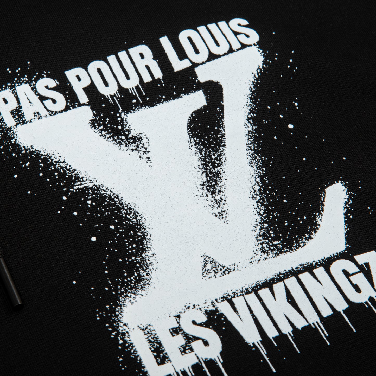 HOODIE "LV PAS POUR LOUIS" - BLANC/NOIR
